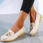 Mocassin Confort en Cuir à Pompon et Boucle Dorée pour Femme - Emilia Lane