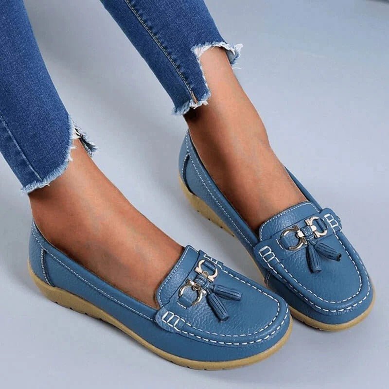 Mocassin Confort en Cuir à Pompon et Boucle Dorée pour Femme - Emilia Lane