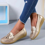 Mocassin Confort en Cuir à Pompon et Boucle Dorée pour Femme - Emilia Lane