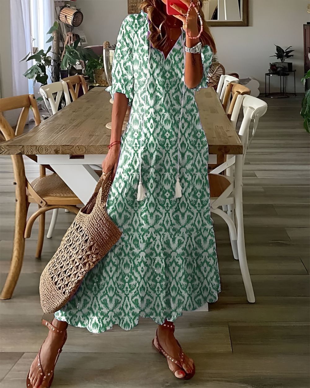 Robe longue à motifs à col V pour femmes - Emilia Lane